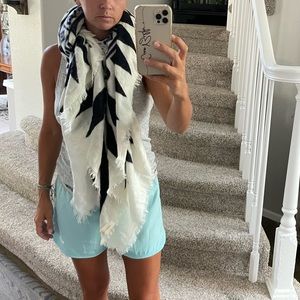 Franchesca’s huge scarf